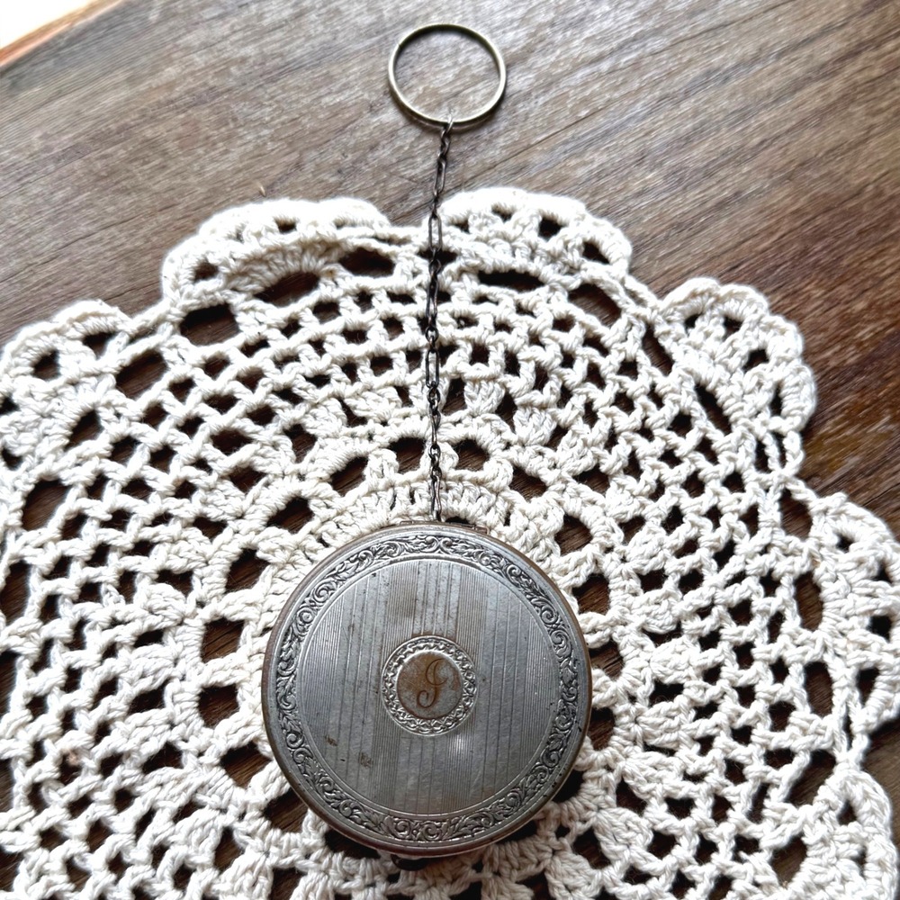 Antique 1920s Art Deco‎ Dance Compact Finger Ring Chain Powder Rouge Monogram